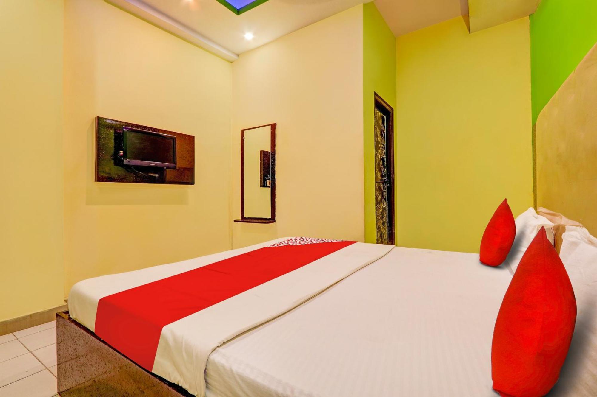 Oyo Flagship Hotel Samruddhi Lodge Nirmal  Exterior foto