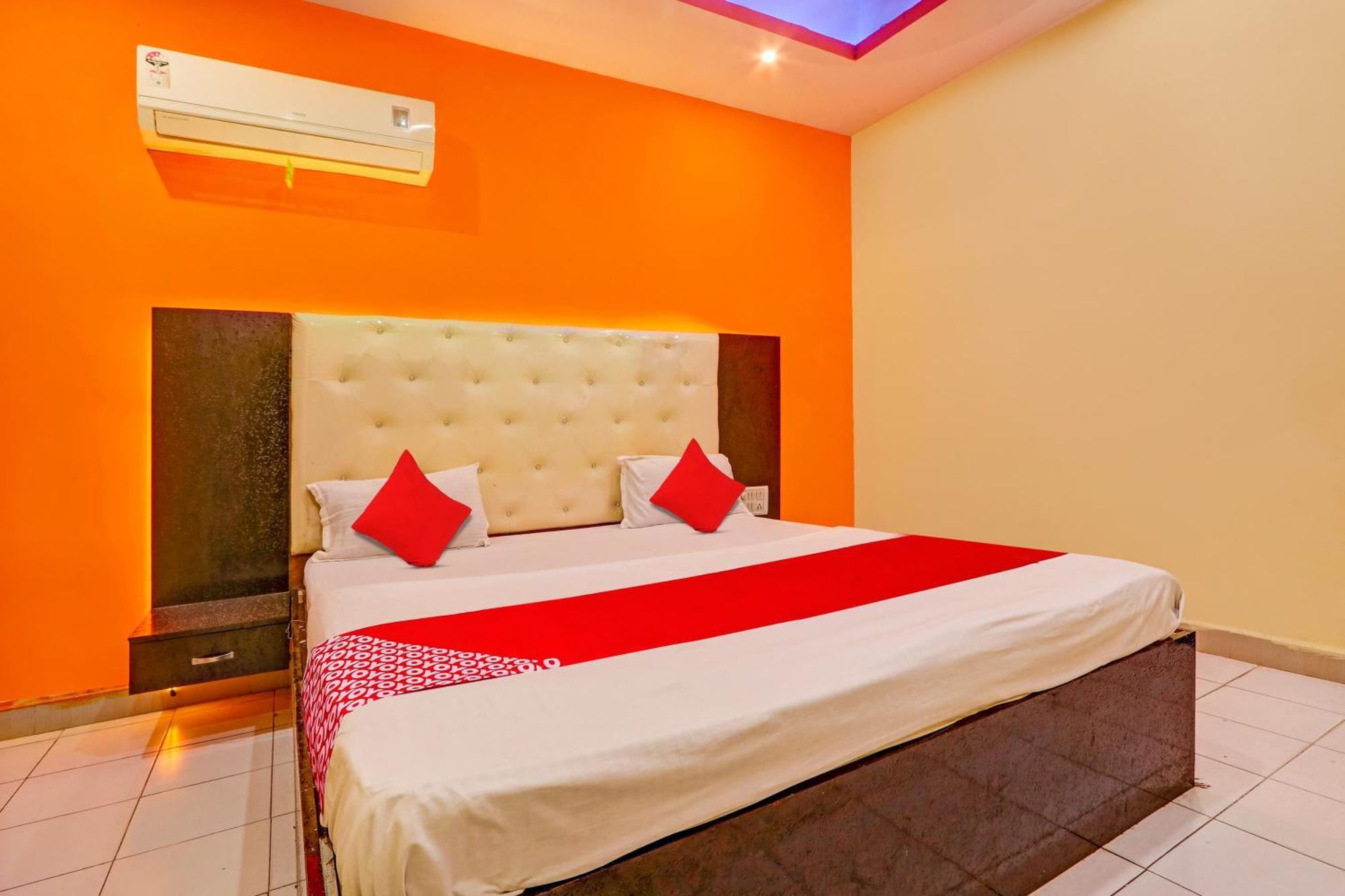 Oyo Flagship Hotel Samruddhi Lodge Nirmal  Exterior foto