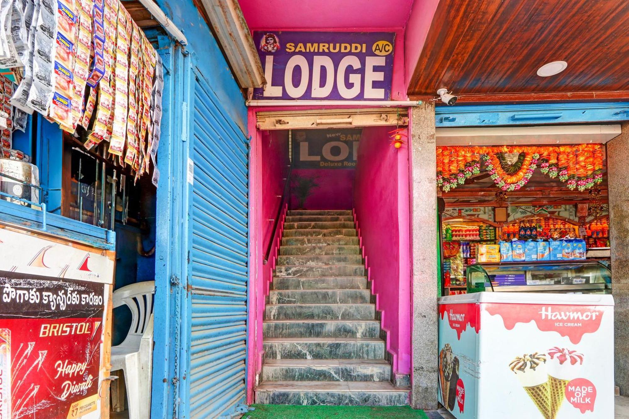 Oyo Flagship Hotel Samruddhi Lodge Nirmal  Exterior foto