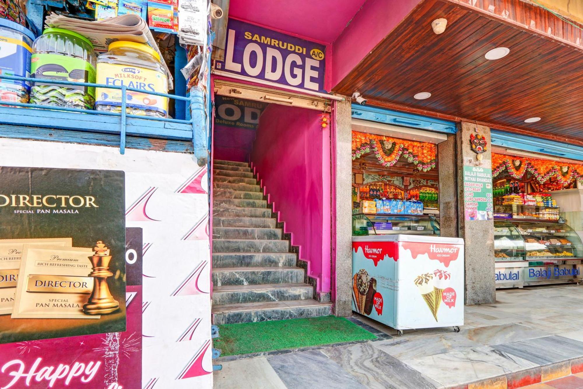 Oyo Flagship Hotel Samruddhi Lodge Nirmal  Exterior foto